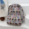 Detalle de la mochila étnica con cierre de cordón y motivos de elefantes en lienzo - Estampado de Elefante Colorido Estilo Étnico (Estilo 1)