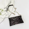 Stijlvolle enveloppe clutch voor dames met panterprint en gouden ketting - B21cmxH13cmxD1cm / Zwart