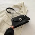 Sac bandoulière rétro noir avec chaîne argentée et boucle métallique centrale - Noir