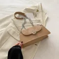 Sac bandoulière minimaliste kaki avec anneau argenté et bandoulière en chaîne - Kaki