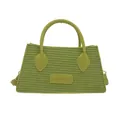 Grasgrüne geflochtene Handtasche mit Henkeln und Logo im sommerlichen Design - Grün