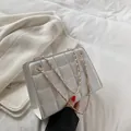 Elegante borsa a tracolla bianca trapuntata con catena dorata in morbida pelle PU - Bianco