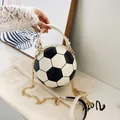 Modische Handtasche in Fußballform mit goldener Kette und schwarz-weißem PU-Leder - Fußball / Weiß