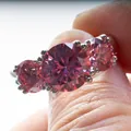 Anello a tre pietre con moissanite rosa tonda da 5 carati in argento sterling S925 - 7 / Rosa