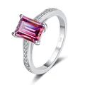 Anillo de plata 925 con moissanita púrpura corte esmeralda y pavé de piedras - Talla 5 / 2 ct / Rosa
