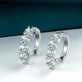 Elegante S925 sterling zilveren oorringen bezet met vijf ronde moissanite edelstenen - Hoofdsteen 3mm / Wit