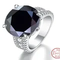 Detalle de anillo con moissanita negra de 10 quilates en plata de ley 925 auténtica - Talla 5 / Negro