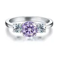 Lussuoso anello in argento S925 con pietra viola da 3 carati e gemme bianche laterali - Viola Chiaro