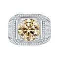 Makroaufnahme des Herrenrings aus S925 Silber mit großem rosa Moissanit und Pavé-Fassung - Einstellbar Offen / 1 ct / Champagner Gelb