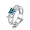925 Silberring mit quadratischem cyanfarbenem Moissanit und hohlem Ringschiene - Hellblau