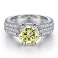 Macro detail van 8mm 2 karaat gele zirkoon op S925 sterling zilveren ring voor dames - Citroengeel