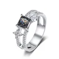 Ring aus 925 Sterling Silber mit Prinzess-Schliff, Schmetterling-Akzenten und Pavé-Besatz - Grau