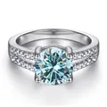 Vue détaillée d'une bague moissanite 1 carat avec anneau double rangée serti de diamants - Bleu d'Origine