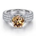 Macro-opname van 2ct champagne zirkoon ring met driereijig pavé-zetting in S925 zilver - Champagne
