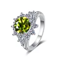 Ring aus 925er Silber mit 3-Karat grünem Moissanit und glänzenden Pavé-Diamanten - Größe 9 / Gelbgrün