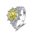 Makroaufnahme des 3-Karat-Ringes mit gelbem Moissanit in Sonnenblumenform aus Silber - Größe 9 / Gelb
