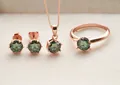Elegante conjunto de joyas en oro rosa con collar anillo y pendientes de moissanita verde - Abierto Ajustable / Verde Oscuro