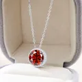 Elegante S925 Silberkette mit einem runden roten 5-Karat-Edelstein in Halo-Fassung - 5 ct / Granatrot