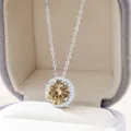 Silberne Halskette mit rundem Champagner-Moissanit und Diamanthalo in Schmuckschatulle - 5 ct / Original Gelb