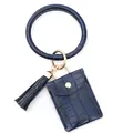 Détail du porte-cartes en cuir PU bleu foncé à motif crocodile avec bracelet et fermoir doré - Bleu Marine
