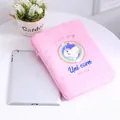 Detalle de funda rosa de felpa para tablet con bordado de unicornio y cremallera - Menos de 11 Pulgadas / Rosa
