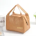 Detalle de bolsa térmica de papel Tyvek con cremallera y motivos de pícnic estampados - Estilo Trapezoidal