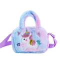 Detalle del bordado de unicornio en el bolso bandolera de peluche para niñas - Degradado Púrpura y Azul