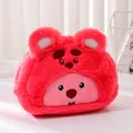 Dettaglio dell'astuccio in peluche Loopy con morbida pelliccia rosa e zip - Stile Orso Rosa Fucsia