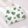 Astuccio carino in peluche bianco con motivi a cuori verdi e chiusura a zip - Verde