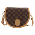 Bolso tipo silla de montar marrón a cuadros con correa de cuero y metal - Monograma Cuadrado Café
