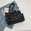 Bolso tote clásico con estampado de cuadros negro y gris con bolsillo de cremallera - Negro