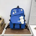 Blauwe schoolrugzak met grote capaciteit, schattige pins en een witte pluche beer hanger - Blauw