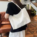 Minimalistische weiße geflochtene Tragetasche mit großer Kapazität und Kroko-Struktur - Gebrochenes Weiß