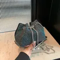 Élégant sac seau noir avec des strass étincelants et des détails en perles - Coloré
