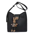 Sac seau minimaliste en cuir noir mat avec boucle dorée et breloque lapin en peluche - Noir
