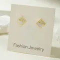 Elegante goldene Rauten-Ohrstecker mit Zirkon-Besatz und weißem Perlmutt-Inlay - Gebogenes Breites Oberflächendesign (31644-ear-G-EP)