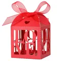 Dettaglio scatola confetti rossa con intaglio LOVE e fiocco in nastro di raso - Rosso Perlato