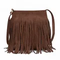 Bolso de ante marrón oscuro con flecos largos y herrajes metálicos dorados - Marrón