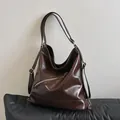 Bolso tote vintage de cuero sintético marrón oscuro de gran capacidad con cremallera frontal - Café