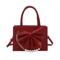 Sac à main carré rouge à la mode avec nœud, chaîne de perles et détails métalliques dorés - Rouge