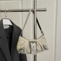 Borsa hobo retrò in pelle beige con fibbia vintage e design a pieghe da ufficio - Grigio