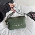 Bolso bandolera de pana verde oscuro con bordado y correa tejida de estilo geométrico - Verde