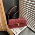 Donkerrode baguette tas van suède met luipaardprint en goudkleurige metalen gesp - Rood
