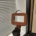 Borsa da toilette marrone in pelle Saffiano con finestra in PVC trasparente e manico - Marrone