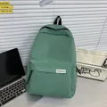 Zaino minimalista in nylon verde con tasca frontale ed etichetta del marchio XPENGDA - Verde