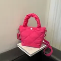 Borsa a secchiello trapuntata rosa con manici rotondi e tracolla regolabile abbinata - Rosa Rosso