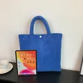 Bolso tote grande de pana azul real con cierre de botón y asas gruesas suaves - Azul