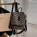 Sac à dos rétro à monogramme en toile noire et blanche avec bordures en cuir - Noir Lettre