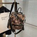 Sac à dos en jacquard floral vintage avec motifs colorés et larges bretelles noires - Imprimé Marron