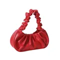 Bolso nube rojo con asa fruncida y diseño minimalista en piel sintética suave - Talla única / Rojo